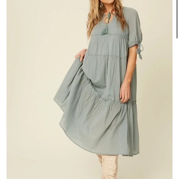 Listicle Short Sleeved Midi Dress - Picture 2 of 5